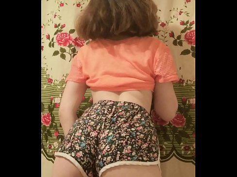 ❤️ Sexi mladá kočka si vyzlieka šortky pred kamerou ❤️ Jedinečné porno na nás ❌️