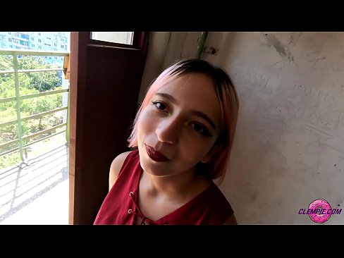 ❤️ Študentka zmyselne fajčí cudzinca vo vnútrozemí - strieka mu na tvár ❤️ Jedinečné porno na nás ❌️