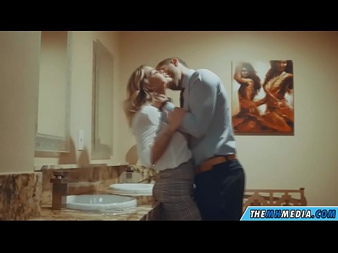 ❤️ Keď vás prsnatá blondínka zvádza na verejných toaletách ❤️ Jedinečné porno na nás ❌️